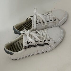 Taos Footwear White and Gray Sneakers